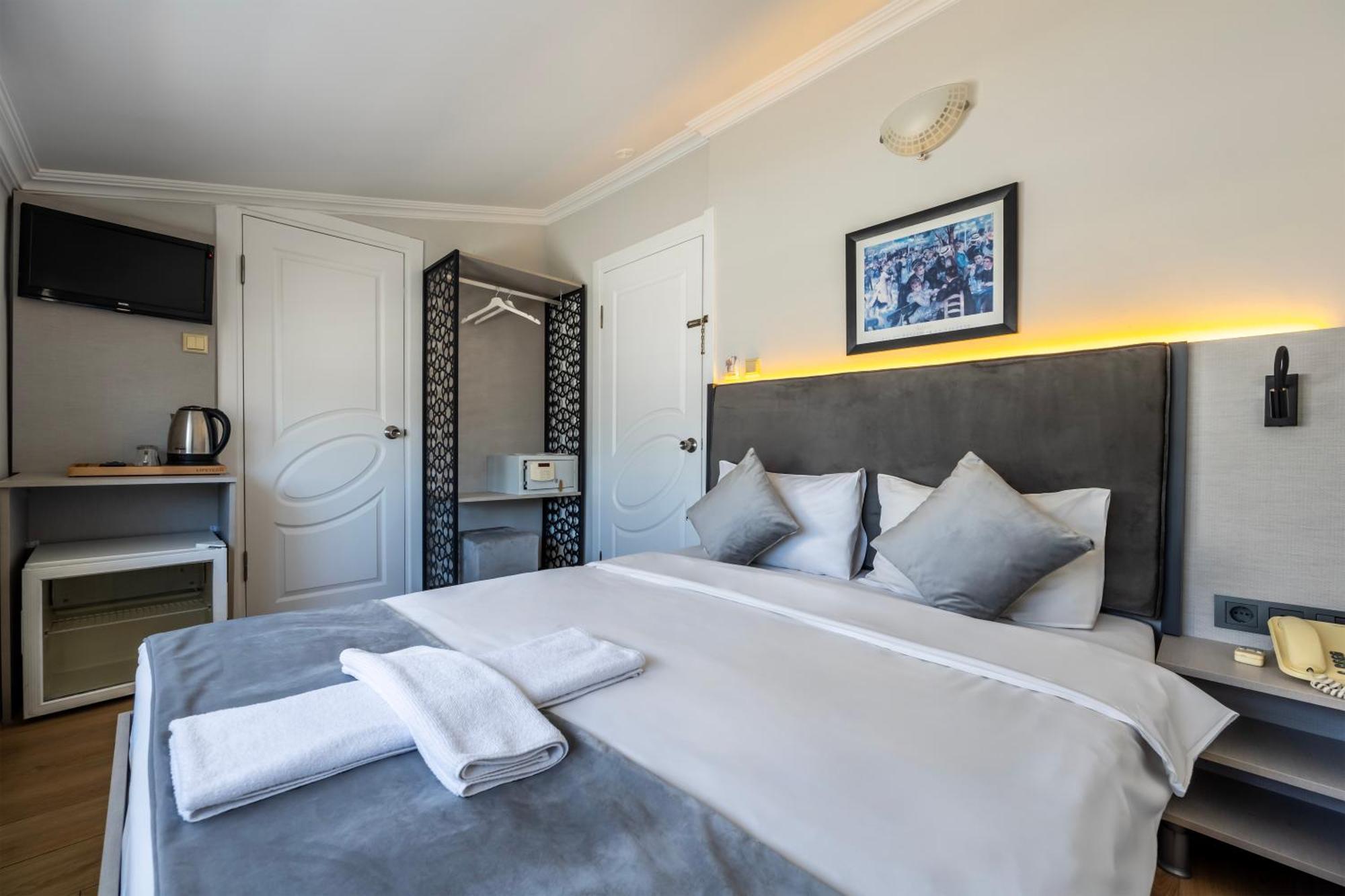 Taksim Trust Hotel Istanbul Bagian luar foto